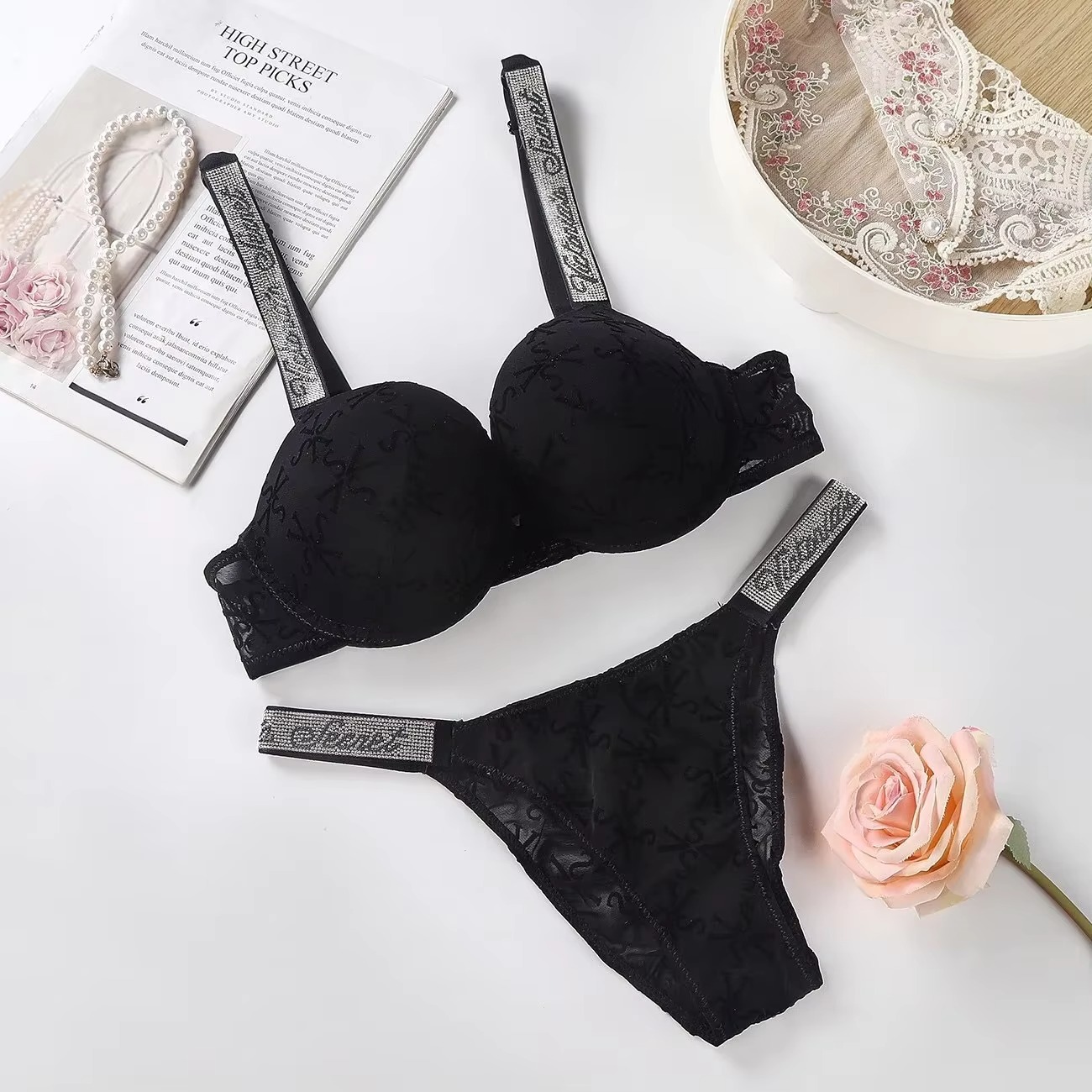 VS Push-up bh met reliëf kant, - Beauty Makeup Louis Vuitton recensie en prijs